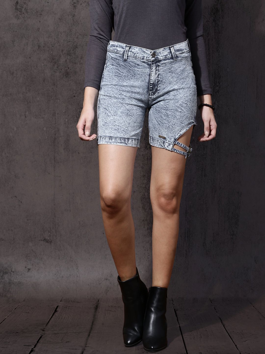 Roadster Fast and Furious Women Blue Washed Regular Fit Denim Shorts