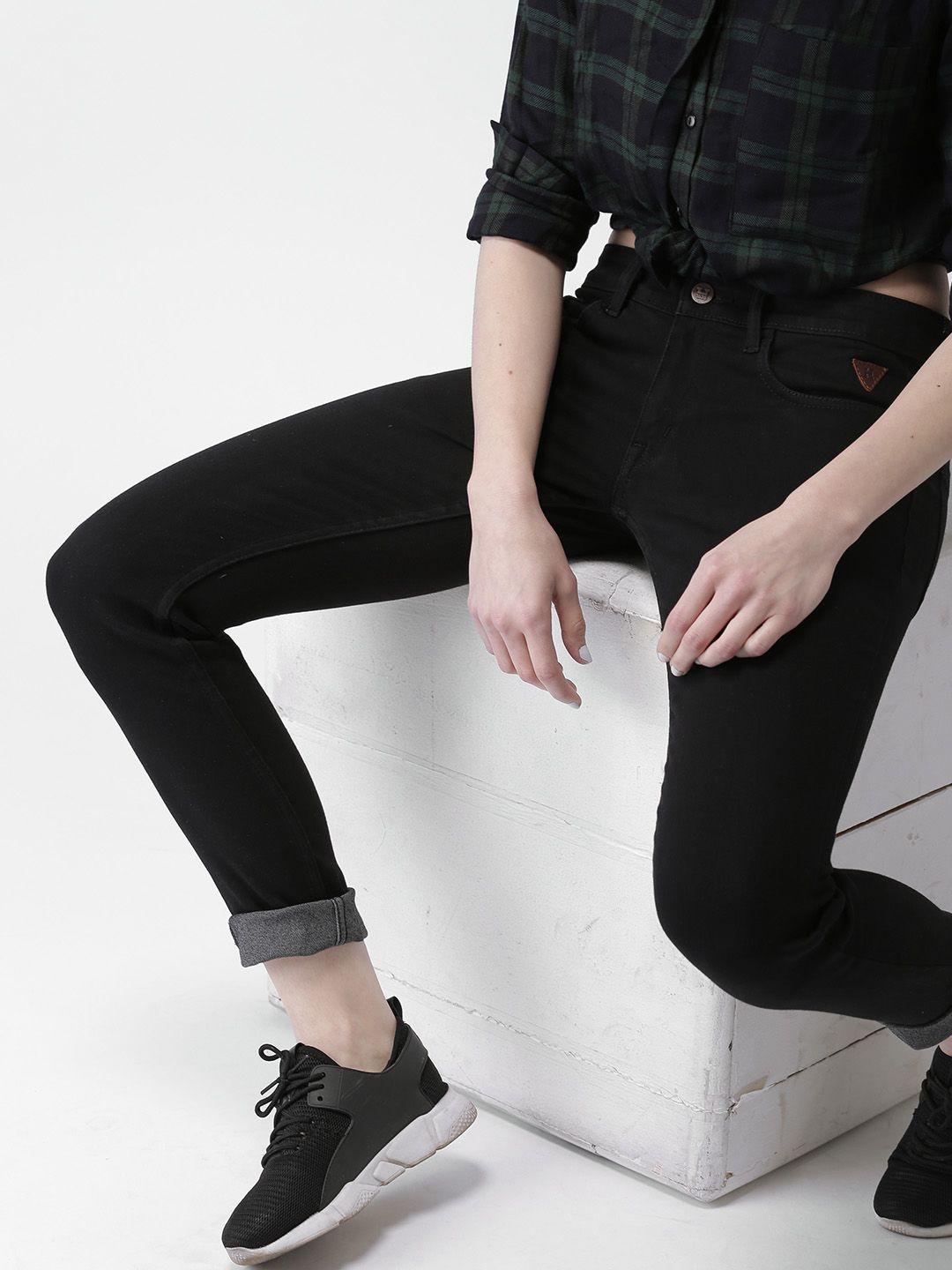 Harvard Women Black Skinny Fit Mid-Rise Clean Look Stretchable Jeans