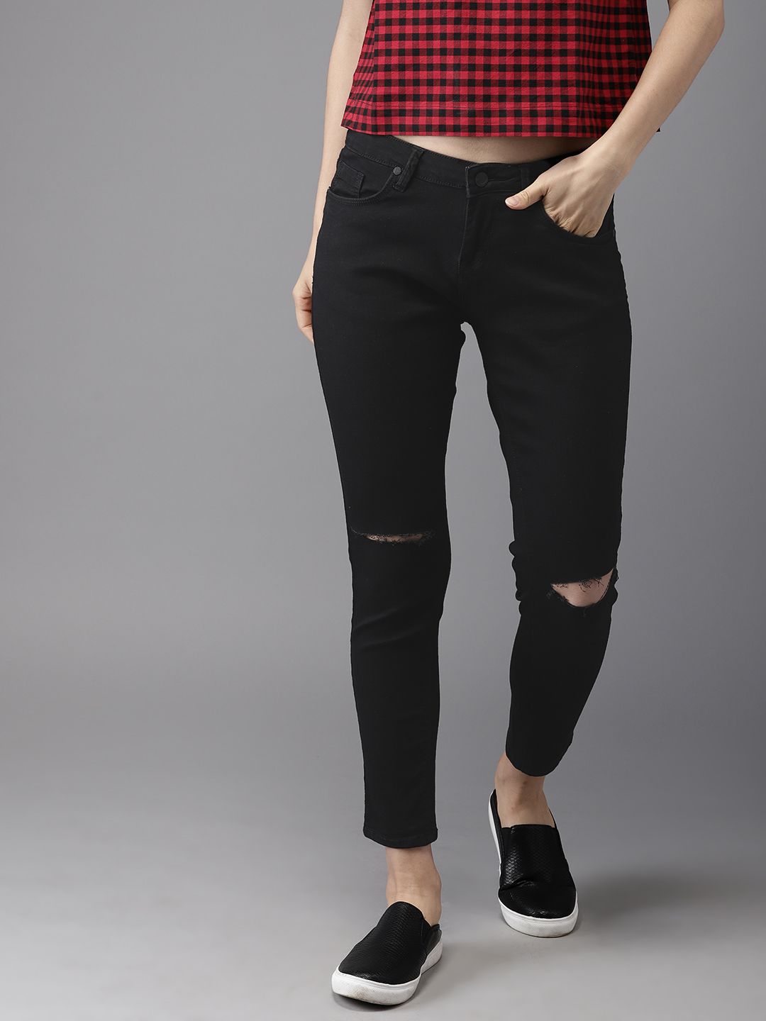 HERE&NOW Women Black Skinny Fit Low-Rise Cropped Slash Knee Stretchable Jeans
