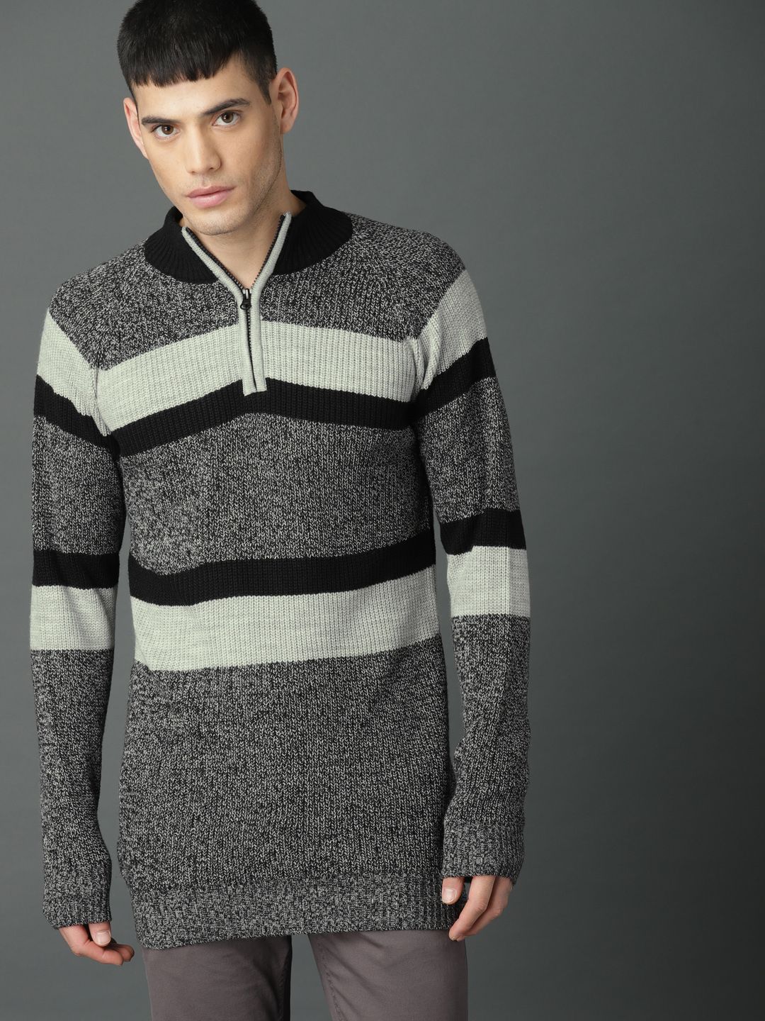 Roadster Men Grey Melange & Black Self Design Pullover