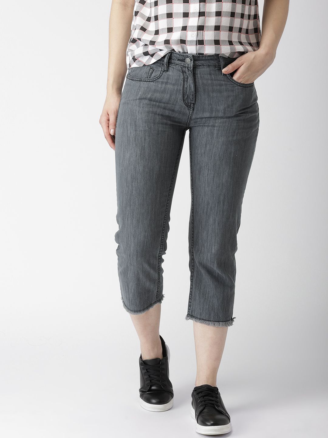 Mast & Harbour Women Grey Relaxed Fit Mid-Rise Clean Look Cropped Jeans