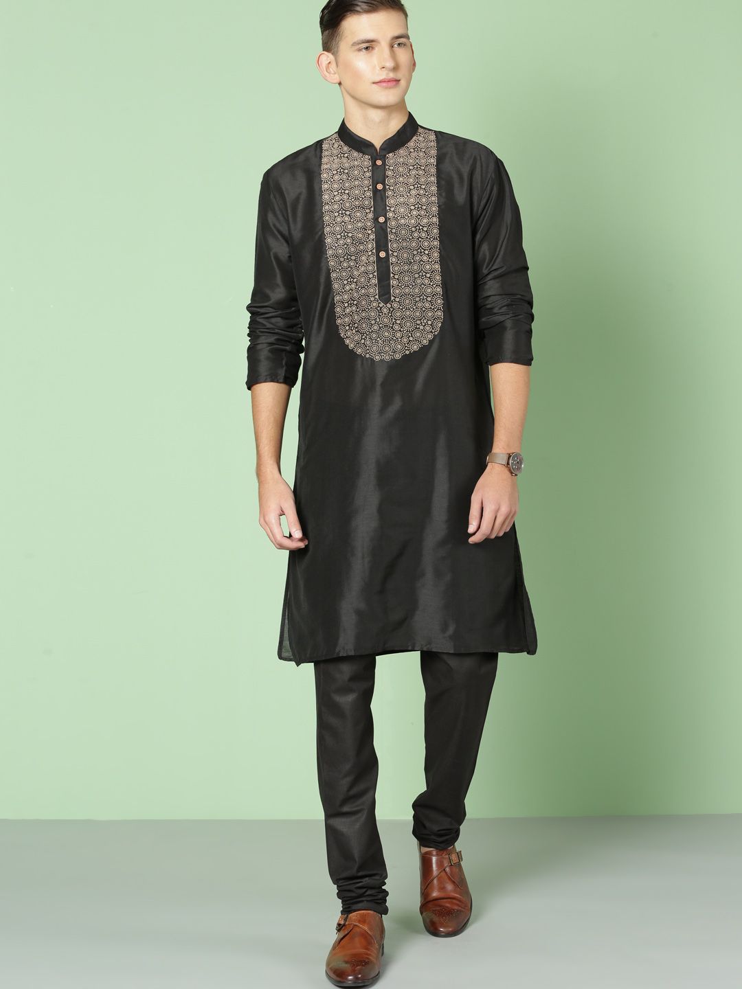 House of Pataudi Men Black Solid Kurta with Pyjamas