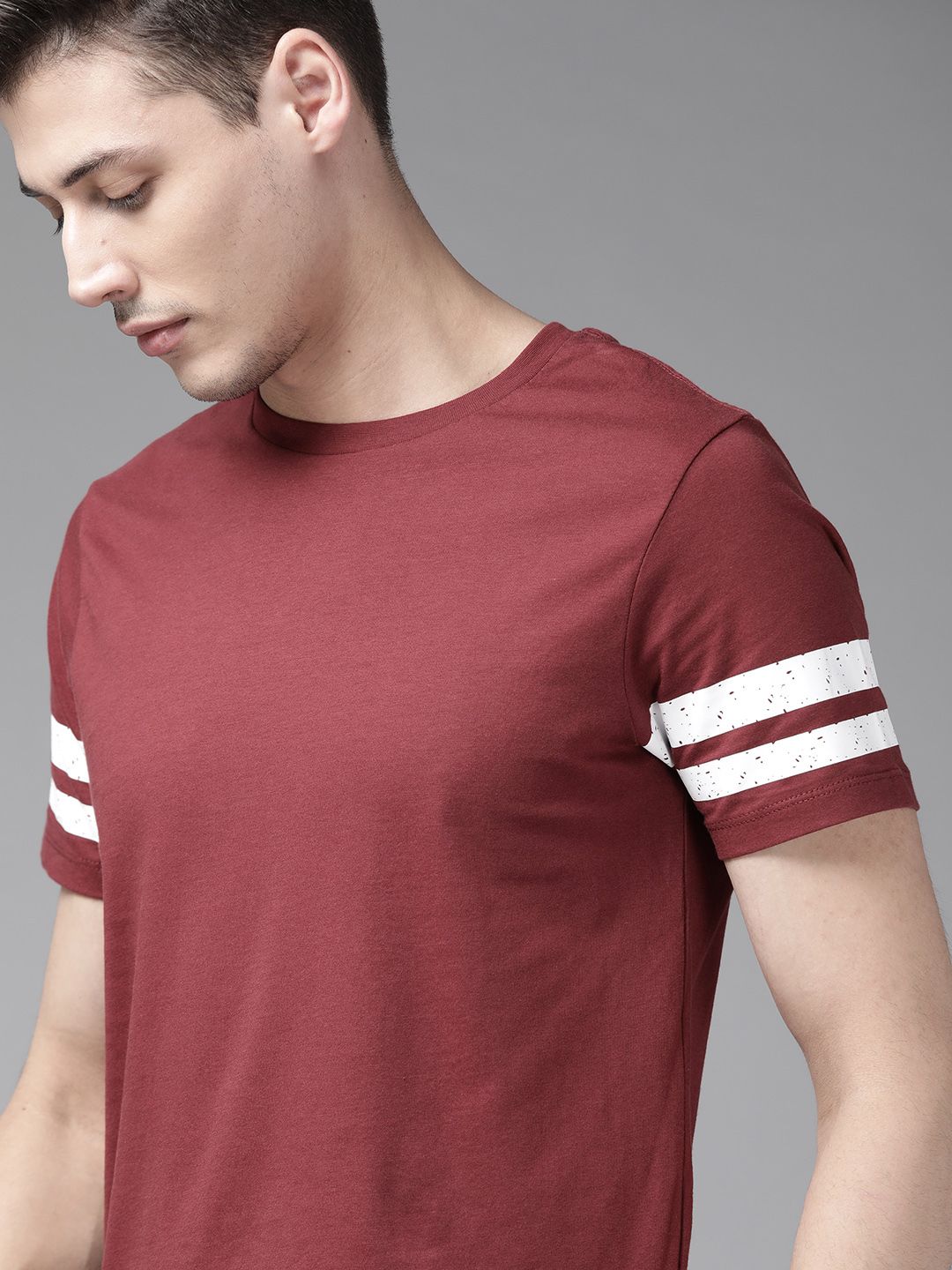 Roadster Men Maroon Round Neck  Cotton T-shirt with Striped Sleeves