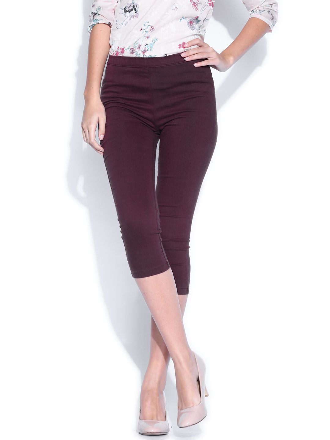 IZABEL LONDON by Women Pantaloons Burgundy Tight Fit Solid Capris