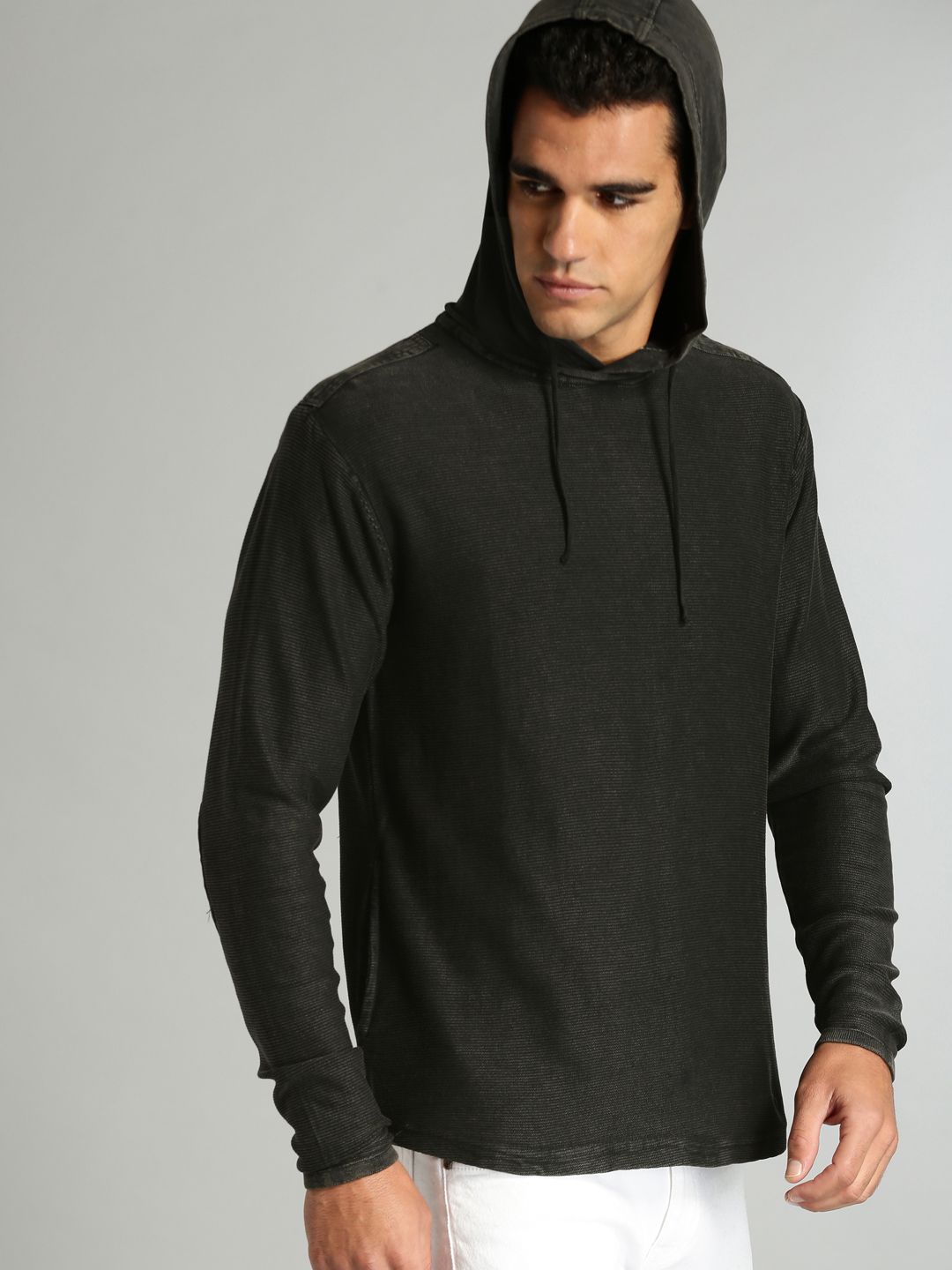 Roadster Men Black Solid Pullover