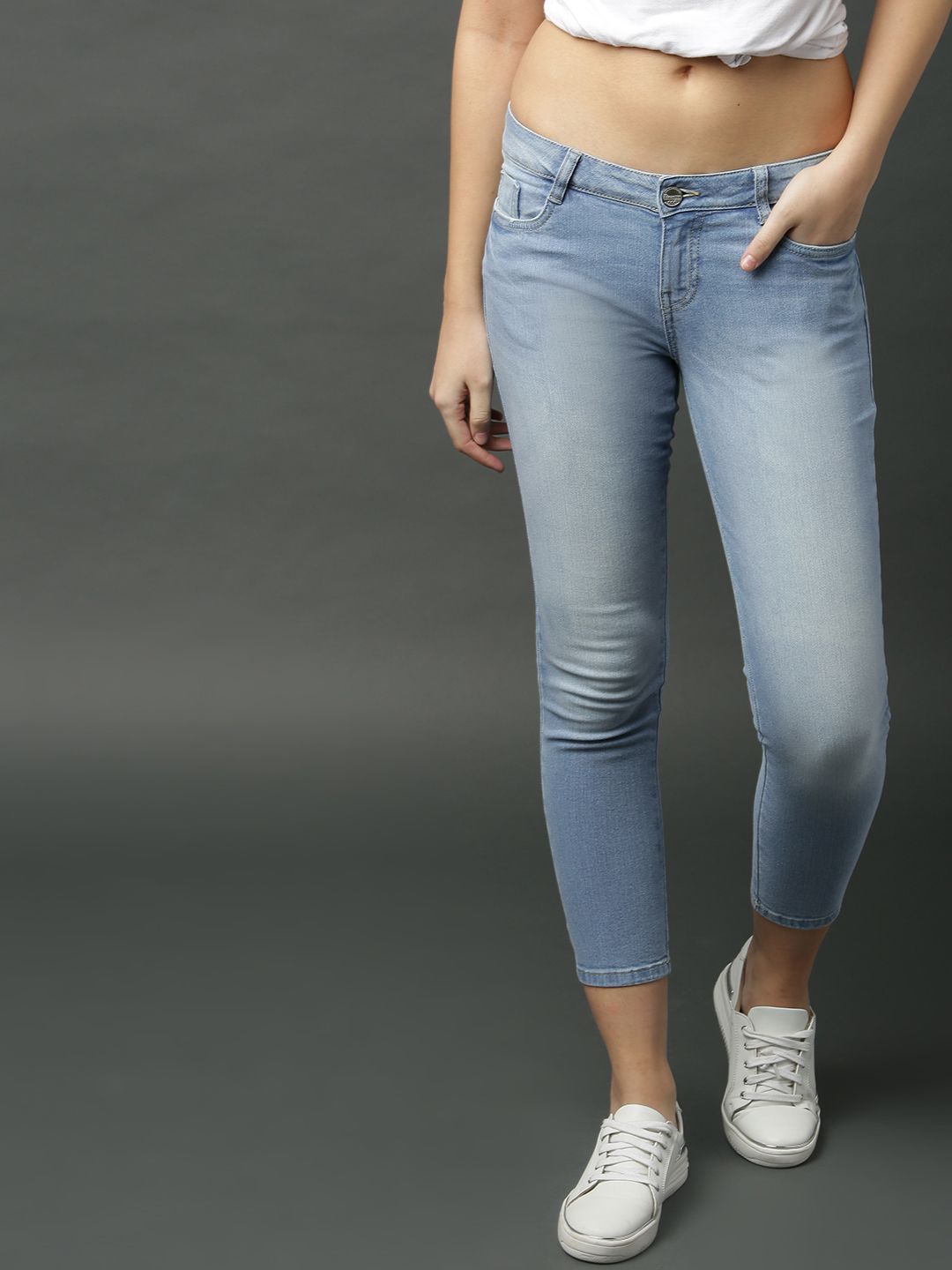 Roadster Women Blue Skinny Fit Mid-Rise Clean Look Stretchable Cropped Jeans